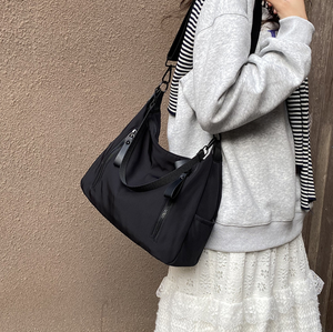 Sac à bandoulière léger en nylon noir pour femme, sac messager tendance, fermeture éclair, grande capacité, sangle réglable - Product Image 4