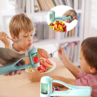 Ecologische handmatige multifunctionele druiven- en fruit snijder met roestvrijstalen messen, BPA-vrij plastic, vaatwasserbestendig, geschikt voor wortel en ui.