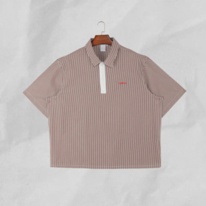 Nuova Collezione: Polo da <span class=keywords><strong>Uomo</strong></span> <span class=keywords><strong>a</strong></span> Maniche Corte con <span class=keywords><strong>Righe</strong></span> Verticali Marroni e Bianche e Ricamo Rosso, Vestibilità Comoda per Uso Quotidiano e Casual - Product Image 1