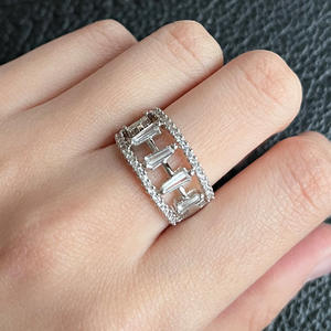 Anillo de Cóctel Geométrico F1594 para Mujer, con Circonita Cúbica Creada en Laboratorio, Corte Esmeralda, Engaste Pavé, Anillos de Moda para Boda - Product Image 1