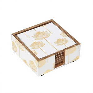 Ensemble de sous-verres carrés modernes en bois naturel faits à la main, résistants à la chaleur, pour la protection de la table, sous-verres pour boissons, assiettes et plats domestiques - Product Image 1
