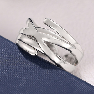 Anello Minimalista Elegante e Futuristico, Gioiello di Moda Trendy per Donne, Uso Quotidiano, Regalo Chic - Product Image 5