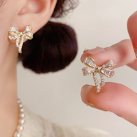 Boucles d'oreilles de luxe pour femmes Resoul, clous d'oreilles élégants en zircon en forme de nœud, bijoux fins, vente en gros