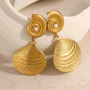 Pendientes Colgantes de Concha Chapados en Oro, Aretes de Acero Inoxidable, Joyería de Moda para Fiesta, Chapado en Oro de 18k, Estilo Retro con Temática Oceánica - Product Image 1