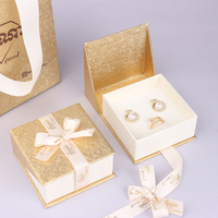 Vente en gros Petits sacs en papier personnalisés avec logo et poignées en ruban pour le shopping dans la boutique de bijoux imprimés de luxe pour mariage