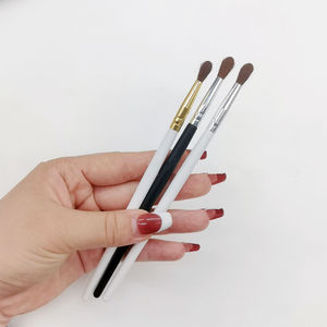 Petit <span class=keywords><strong>pinceau</strong></span> <span class=keywords><strong>ombre</strong></span> à paupières personnalisé en gros poils de poney naturels Détails sur la paupière <span class=keywords><strong>Pinceau</strong></span> estompant les taches - Product Image 4