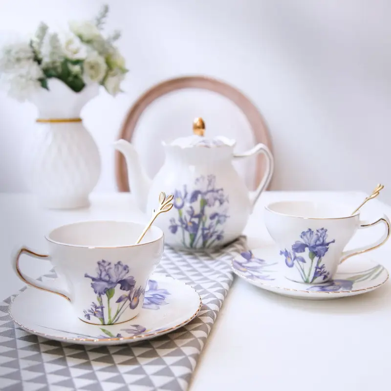 Teiera e tazza in ceramica di porcellana di nuovo design in stile europeo INS in uno per tè e caffè