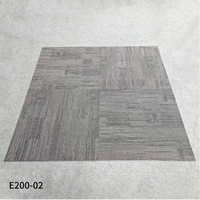 Dalles de moquette modernes rayées en polypropylène, à poils bouclés de densité moyenne, antidérapantes, avec support non-tissé épais, écologiques, installation sans colle