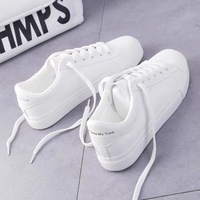 Offre spéciale de chaussures de course de style de marche à bas prix sandales de plage chaussures plates filles décontractées diapositives