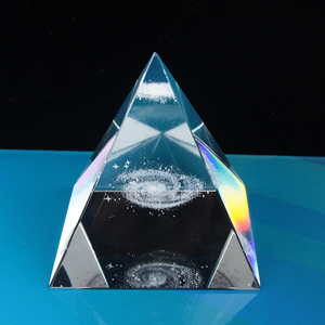 Pyramide en cristal Feng Shui à succès avec gravure galaxie - Product Image 3