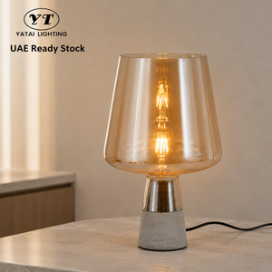 Lampe de table moderne avec abat-jour en verre ambré, base en ciment, ampoule E27, lumière ambiante chaude pour chambre à coucher, chevet, salon - Product Image 1