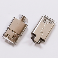 Coque en tôle intégrée articulée USB Type-C mâle avec blindage EMI et couvercle métallique estampé pour assemblage de prise USB-C OEM