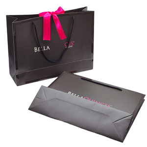 Sac en papier noir écologique de luxe pour le shopping, artisanal, imprimé avec un ruban, poignée torsadée pour les vêtements, les chaussures, lamination mate - Product Image 3