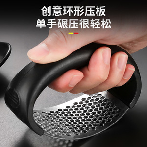 Presse-ail en acier inoxydable en forme d'anneau, outil de cuisine manuel pour hacher l'ail, outil durable pour herbes et épices - Product Image 3