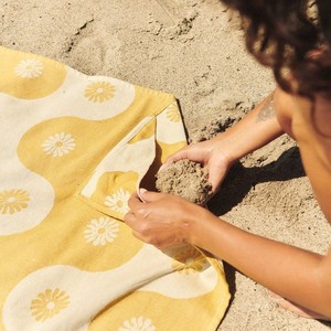 Serviette <span class=keywords><strong>de</strong></span> plage personnalisée extra-large avec poche triangulaire, serviettes <span class=keywords><strong>de</strong></span> plage en coton anti-vent et anti-sable pour la famille, idéales pour bronzer - Product Image 1
