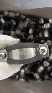 Chất lượng cao thép không gỉ đôi vít móc áo vòng Ống kẹp giá bán buôn với cao su kẹp phong cách - Product Image 5