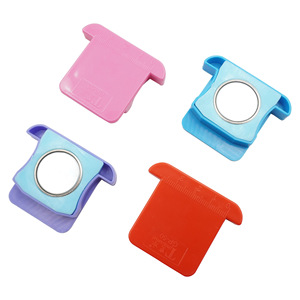 Calibrador Magnético de Plástico GP-50 con Regla para Costura, Prensado de Arcos y Protección de Bordes, Colores Surtidos - Product Image 1