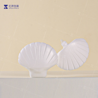 Vente en gros de flacons cosmétiques en plastique en forme de coquille, flacon pompe pour sérum, flacon givré pour crème BB, crème solaire, fond de teint, personnalisable