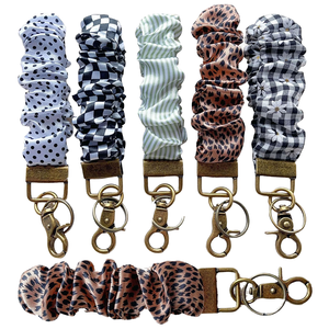 Bracelet porte-clés souple et amovible en alliage de zinc, motif chien et fruits, pour femmes et filles, avec décapsuleur - Product Image 1