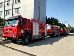 Camion de pompiers HOWO 4x4 8 tonnes à mousse et eau, 300 CV, LHD/RHD, neuf - Product Image 4