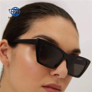 Teenyoun <span class=keywords><strong>Lunettes</strong></span> <span class=keywords><strong>de</strong></span> <span class=keywords><strong>soleil</strong></span> <span class=keywords><strong>tendance</strong></span> pour femmes, style rétro, petites <span class=keywords><strong>lunettes</strong></span> rectangulaires, <span class=keywords><strong>lunettes</strong></span> <span class=keywords><strong>de</strong></span> <span class=keywords><strong>soleil</strong></span> carrées <span class=keywords><strong>tendance</strong></span> pour femmes, <span class=keywords><strong>lunettes</strong></span> <span class=keywords><strong>de</strong></span> <span class=keywords><strong>soleil</strong></span> œil <span class=keywords><strong>de</strong></span> chat, nouveauté <span class=keywords><strong>2023</strong></span> - Product Image 3