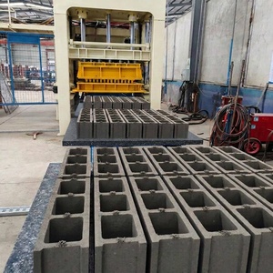 Macchina Multifunzionale QT18-15 <span class=keywords><strong>per</strong></span> la Produzione di Mattoni e Blocchi in Calcestruzzo con Motore Diesel <span class=keywords><strong>per</strong></span> Cantieri Edili - Product Image 1