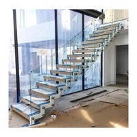 Escalier ouvert en bois avec rampe en verre, garde-corps en acier inoxydable, escalier droit en métal et bois, style contemporain pour cuisine intérieure