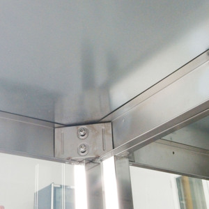 โต๊ะทำงานสแตนเลสเกรด 304 สีเงิน ยี่ห้อ VICTORY KITCHEN รุ่น Vct พร้อมแผ่นกันน้ำกระเด็น ขาเหลี่ยม สำหรับใช้ในโรงแรมและร้านอาหาร - Product Image 6