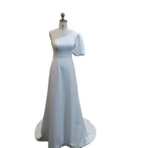 Specially designed single short-sleeved wedding dress