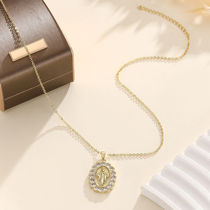 Collier avec pendentif religieux catholique représentant la Vierge Marie, zircon CZ, laiton, charme Vierge de Guadalupe - Product Image 2