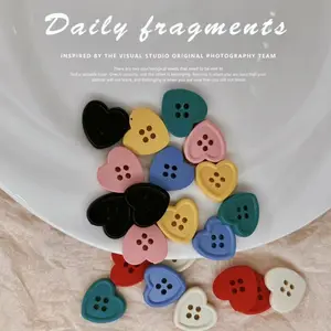 Kleurrijke 4-Holes Hart Plastic Knopen Voor Kinderen Kleding Shirt Knoop Trui Gebreide Decoratieve Knopen