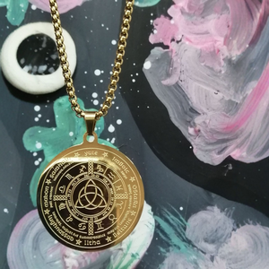 Collier en Acier Inoxydable Plaqué Or 18k Géométrie Sacrée Nœud de Sorcière Collier de Noeud Celtique de Polissage fin Bijoux de Yoga Chanceux - Product Image 4