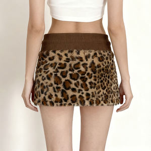 Mini-jupe Y2K à imprimé léopard, côtelée et patchwork, taille naturelle, coupe ajustée, style safari, courte et duveteuse pour femme - Product Image 6