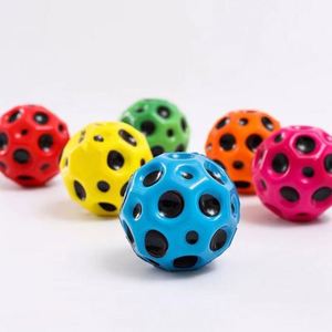 Pelota de Goma de Alta Resistencia Anti-Caídas con Forma de Luna, Porosa y Rebotante, Diseño Ergonómico para Niños, Juguete para Interiores y Exteriores Hecho de Espuma de PU, Regalos de Bienvenida - Product Image 2