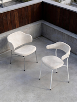 Chaise d'appoint minimaliste pour petit espace, luxe discret, rembourrée, chaise de cuisine, chaise de salle à manger en velours performant avec pieds en métal