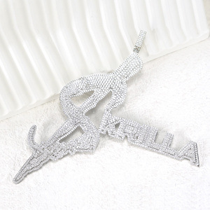 จี้เพชรโมอิสซาไนต์แบบสั่งทำพิเศษ ชื่อ Goldleaf ประดับเพชรโมอิสซาไนต์ VVS  จี้ตัวอักษรเงินแท้ 925 ชุบทอง เครื่องประดับฮิปฮอป - Product Image 2