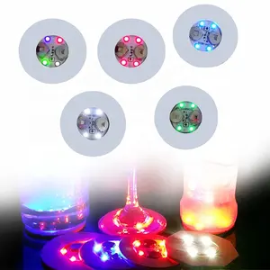 Großhandel LED Geschirr Mat Cup Luminous Sticker Bunte blinkende Flasche Aufkleber Licht emittierende Untersetzer Bar Licht 6cm Bunt