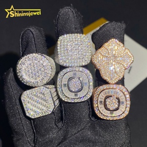 कस्टम लक्जरी चैंपियनशिप पुरुष रिंग बनाम मोइससानाइट हिप हॉप शैली के गहने 925 स्टर्लिंग सिल्वर डायमंड क्रॉस रिंग्स - Product Image 1