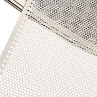 Baffles acoustiques perforés en acier inoxydable pour l'absorption sonore des plafonds dans les auditoriums