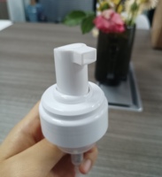 Pompe à mousse en plastique blanche 42/410 en gros avec capuchon transparent, pompe à mousse pour shampoing en plastique