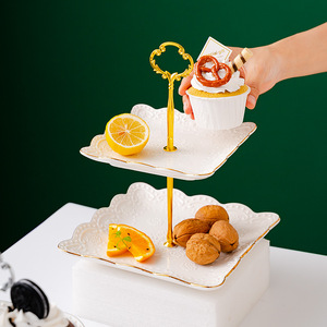 Toptan kare kuru meyve atıştırma tabağı 3 katmanlı kek standı altın jant lüks seramik kek düğün pastaları için duruyor - Product Image 1