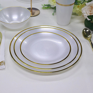 Assiettes rondes en plastique jetables <span class=keywords><strong>de</strong></span> 7 pouces, parfaites pour les fêtes d'<span class=keywords><strong>anniversaire</strong></span>, les mariages, les banquets, les pique-niques et l'usage quotidien - Product Image 1