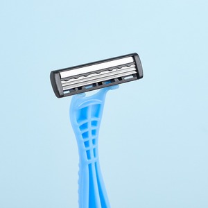Maquinilla <span class=keywords><strong>de</strong></span> Afeitar Desechable <span class=keywords><strong>de</strong></span> Plástico con Tres Cuchillas <span class=keywords><strong>de</strong></span> <span class=keywords><strong>Acero</strong></span> <span class=keywords><strong>Inoxidable</strong></span>, Portátil y Ligera, para Hoteles, Viajes, Airbnb, Casas <span class=keywords><strong>de</strong></span> Huéspedes y Resorts - Product Image 5