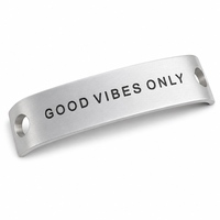 Plaque de marque en métal aluminium gravée pour accessoires de mode, personnalisable avec fixation à griffes, finition de surface sur mesure