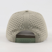 Casquette Snapback Personnalisée Perforée au Laser avec Logo en Caoutchouc 3D en Relief, Résistante à l'Eau, Séchage Rapide, Performance, avec Cordon, Unisexe