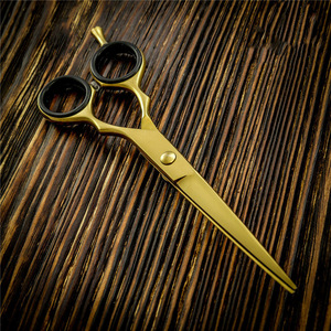 Tijeras de Peluquería Profesionales Inoue Kazaki Doradas de 6 Pulgadas con Cabeza Recta, Acero Inoxidable Cromado y Mango Corto - Product Image 5