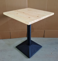 Ensemble de table et chaises de salle à manger en bois, chaises et table Tolix en acier noir pour événements