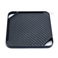 Plaque de cuisson carrée réversible en fonte pré-culottée, très populaire