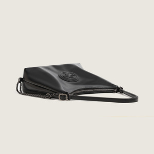 Bolso bandolera de cuero negro brillante con adorno en forma de Z de metal estilo punk. Bolso de mujer. - Product Image 5