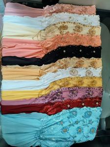 En gros : Foulards, châles, sous-foulards, hijabs intérieurs, turbans, bonnets et casquettes musulmanes en polyester, à motifs floraux ethniques, à paillettes et en dentelle, pour l'été - Product Image 5